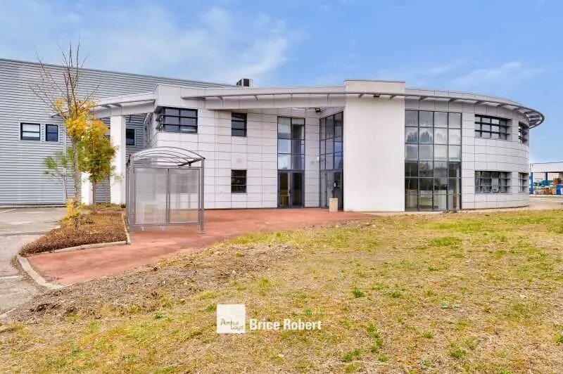 Flex in Miribel for lease Building Photo- Image 1 of 6