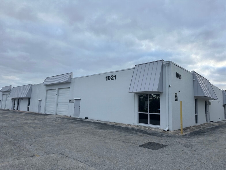 1021 S Rogers Cir, Boca Raton, FL for lease - Building Photo - Image 3 of 3