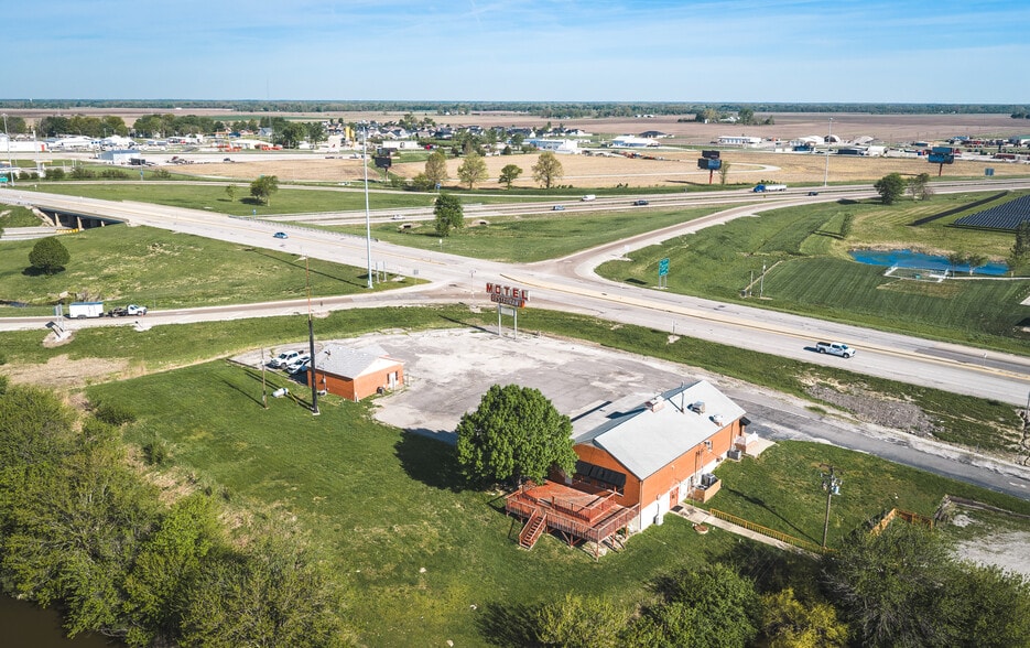 9180 State Route 140, Hamel, IL à vendre - Photo principale - Image 1 de 49