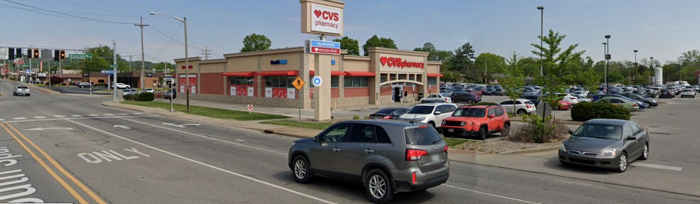 1950 State St, New Albany, IN à vendre - Photo du bâtiment - Image 2 de 2