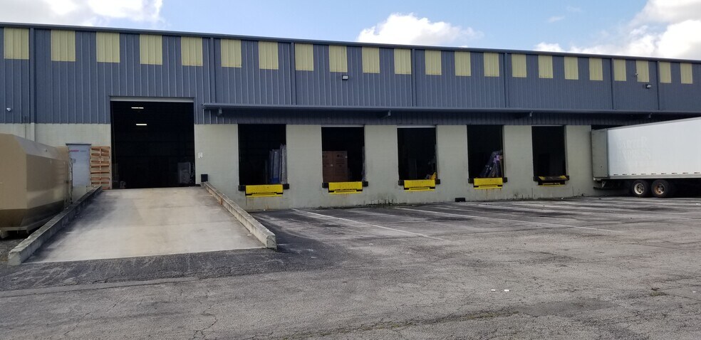 3601 Crossroads Pky, Fort Pierce, FL à louer - Photo du bâtiment - Image 3 de 4