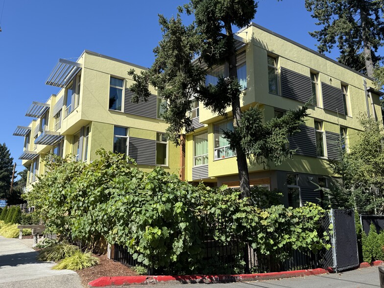 16111 E Burnside St, Portland, OR à vendre - Photo du bâtiment - Image 3 de 22