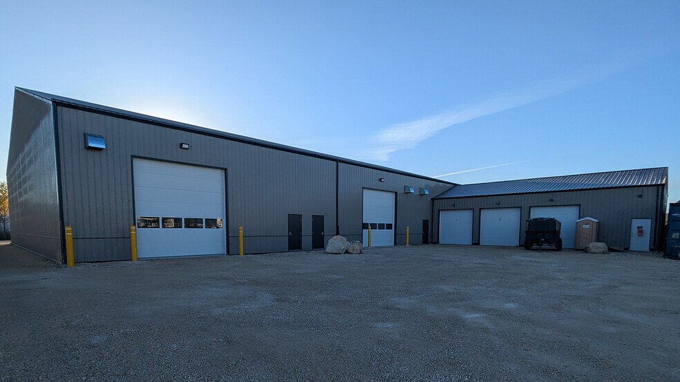 17 Don Valley Pky, Oakbank, MB à louer - Photo du bâtiment - Image 2 de 5