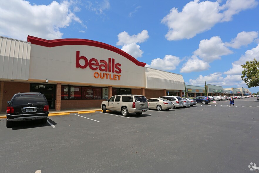 912-956 Patricia Ave, Dunedin, FL à louer - Photo du bâtiment - Image 2 de 12