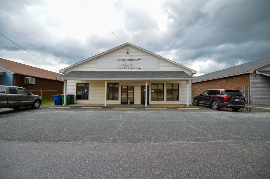 12056 Stallings Commerce Dr, Matthews, NC for sale - Primary Photo - Image 1 of 20