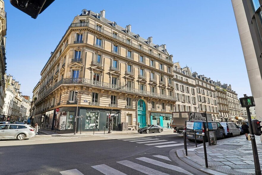 28 Rue De Châteaudun, Paris à louer - Photo du bâtiment - Image 2 de 41