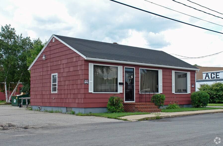 7 Wallace St, Rochester, NH à vendre - Photo du bâtiment - Image 2 de 5