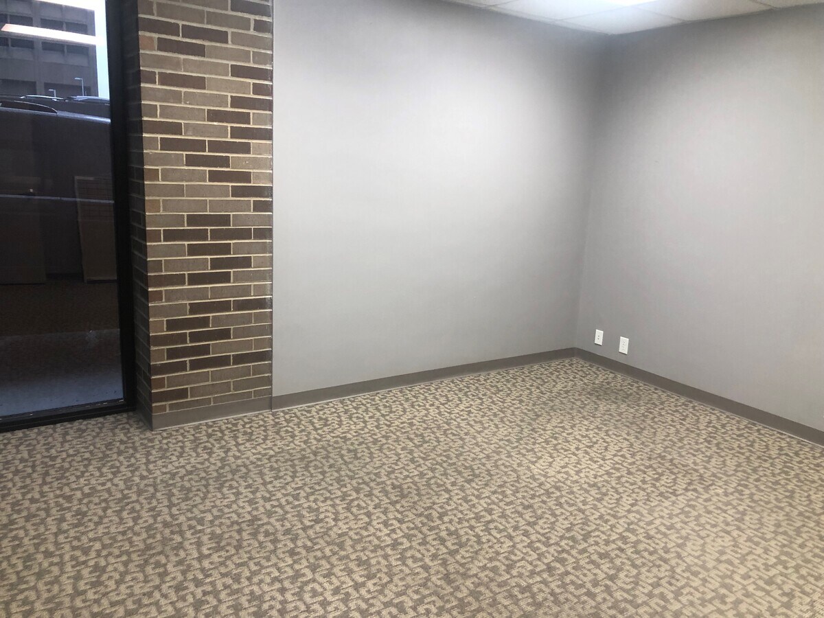 700 E 8th St, Kansas City, MO 64106 - Unit 300 -  - Interior Photo - Image 1 of 2