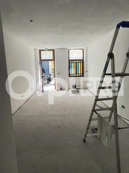 Retail in Reims for lease - Interior Photo - Image 2 of 4