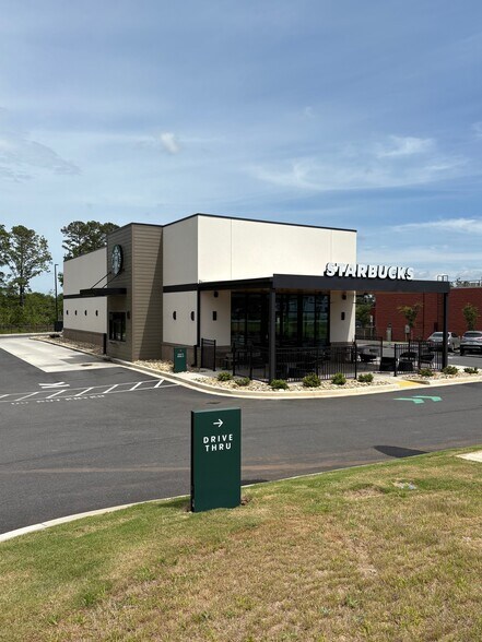 3235 Augusta St, Greenville, SC à vendre - Photo du bâtiment - Image 3 de 6