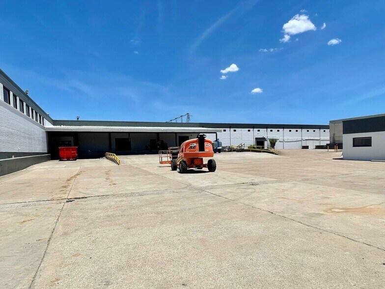 5501 Thelin St, Fort Worth, TX à louer - Photo du bâtiment - Image 3 de 8
