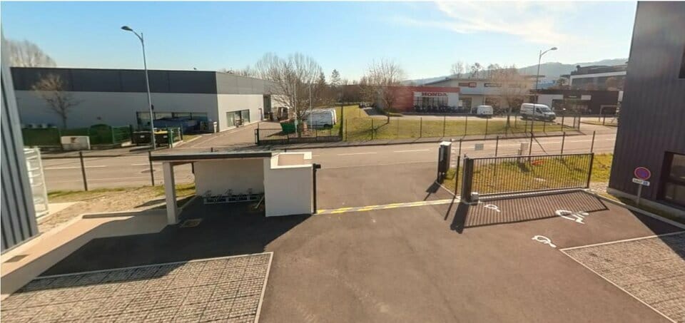 15 Rue Georges Charpak, Bourgoin-Jallieu for lease - Building Photo - Image 3 of 5