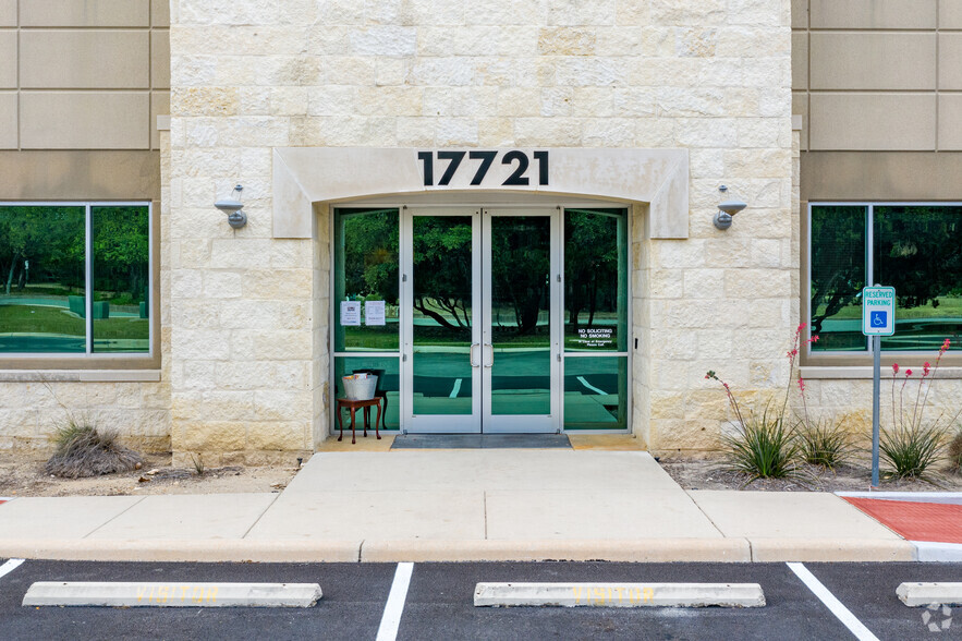 17721 Rogers Ranch Pky, San Antonio, TX for lease - Building Photo - Image 2 of 4