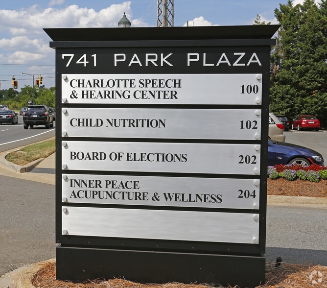 741 Kenilworth Ave, Charlotte, NC for lease - Building Photo - Image 2 of 6