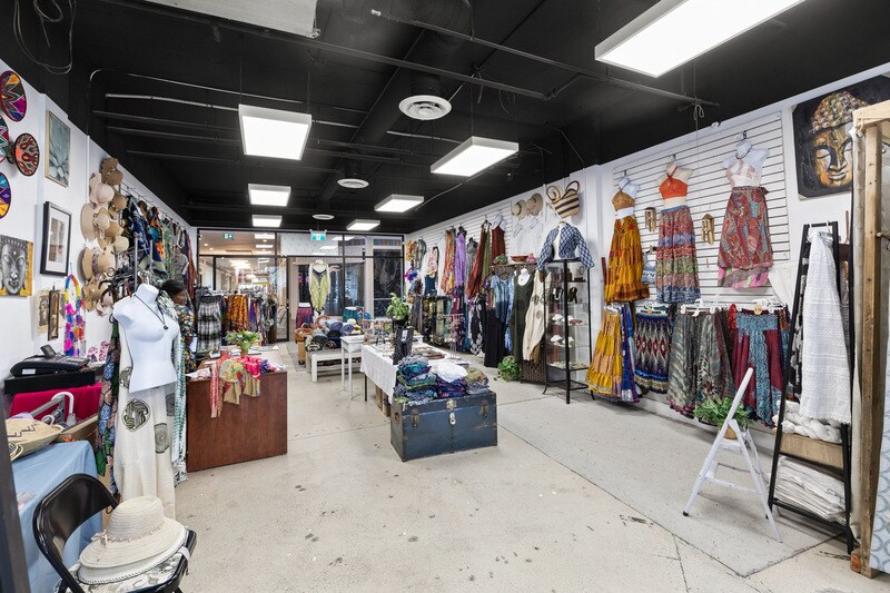 565 Bernard Av, Kelowna, BC for lease - Interior Photo - Image 2 of 7