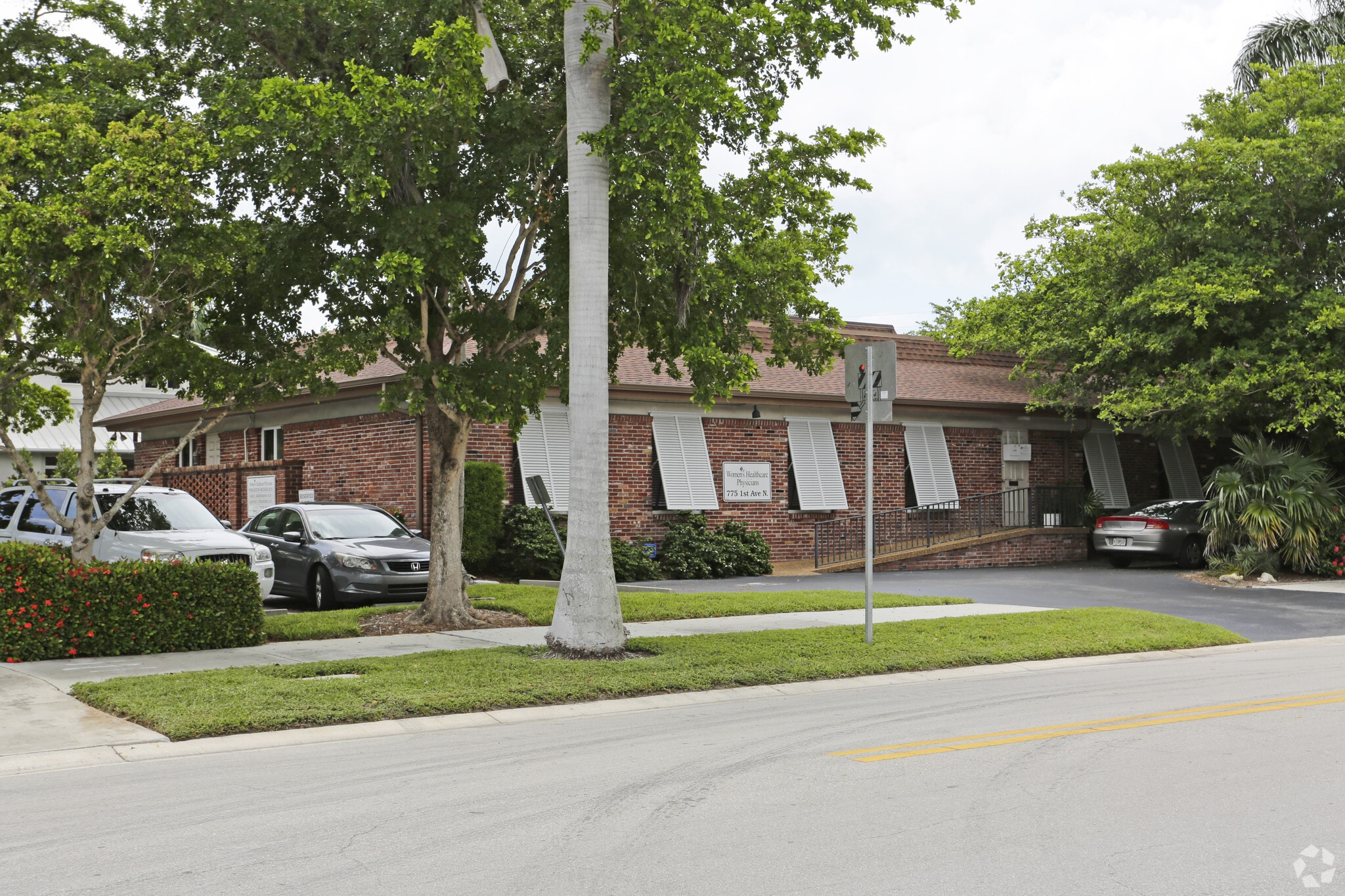 775 1st Ave N, Naples, FL for sale Primary Photo- Image 1 of 8