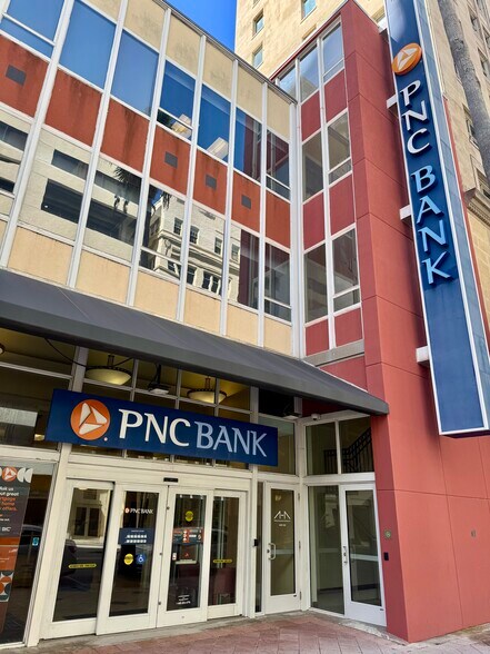 218 Datura St, West Palm Beach, FL à louer - Photo du bâtiment - Image 3 de 9