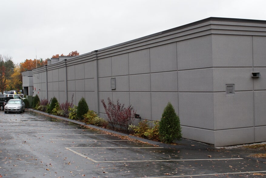15 Keewaydin Dr, Salem, NH for lease - Building Photo - Image 3 of 5