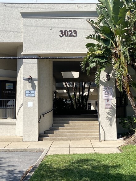 3023 Eastland Blvd, Clearwater, FL for lease - Building Photo - Image 3 of 14