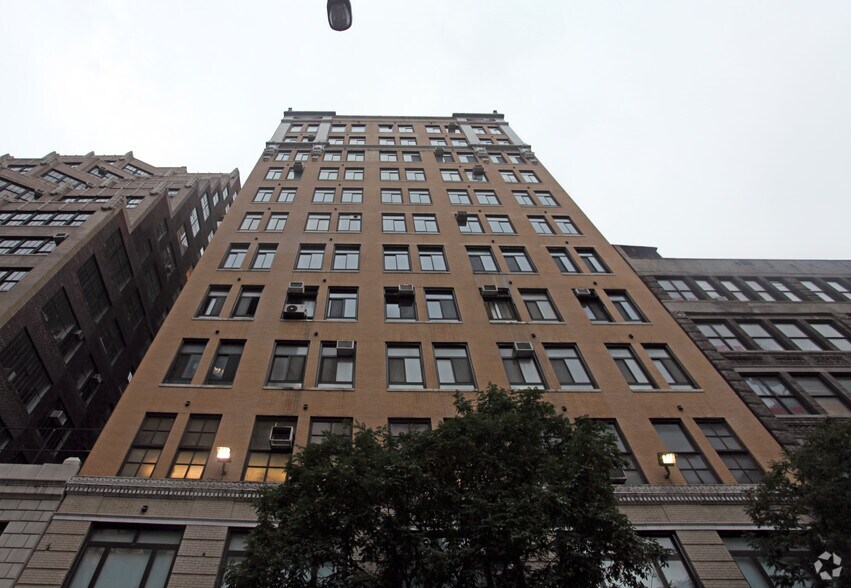 344 W 38th St, New York, NY à louer - Photo du bâtiment - Image 3 de 13