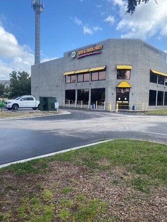 More details for 8904 Regents Park Dr, Tampa, FL - Retail for Lease