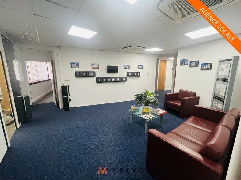 Office in Saint-Germain-en-Laye for lease - Interior Photo - Image 1 of 5