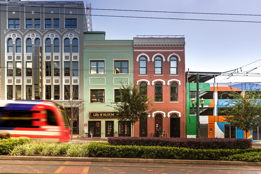 110 Main St, Houston, TX for lease - Building Photo - Image 2 of 16