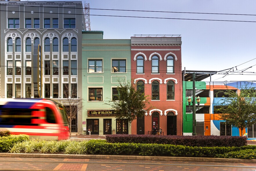 110 Main St, Houston, TX à louer - Photo du bâtiment - Image 2 de 16