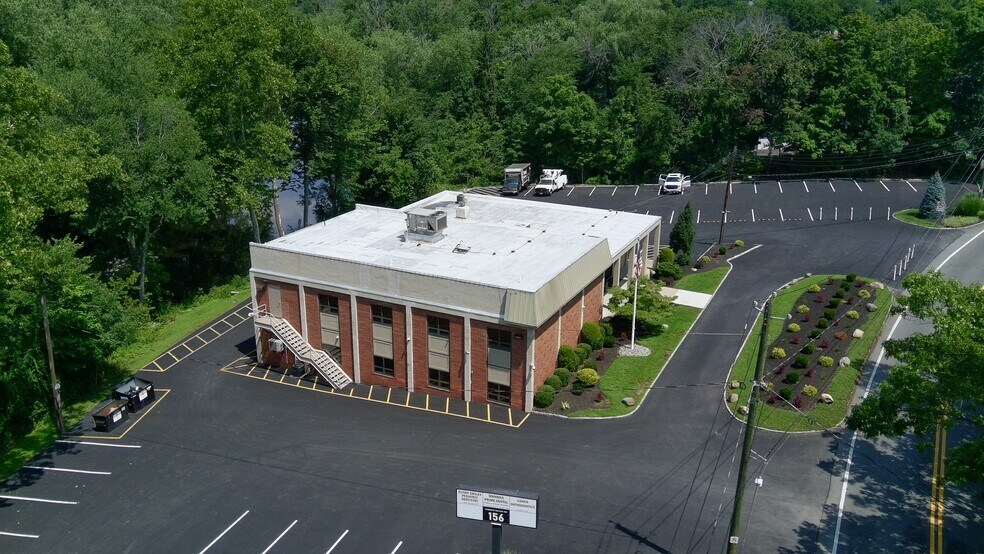 156 Ramapo Valley Rd, Mahwah, NJ à louer - Photo du bâtiment - Image 2 de 15
