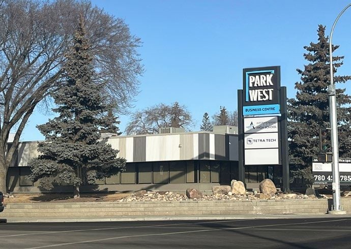 14904 123rd Ave NW, Edmonton, AB à louer - Photo du bâtiment - Image 3 de 4