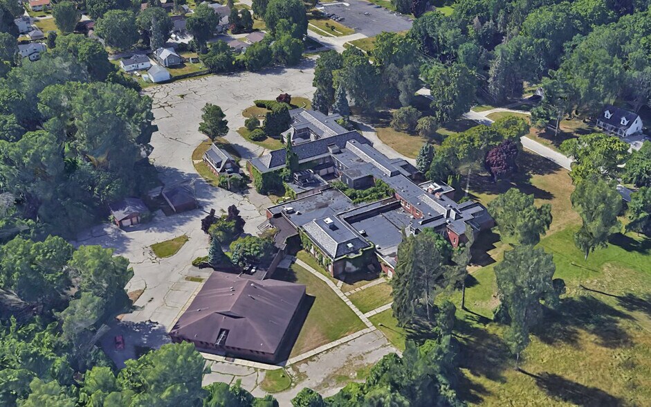 26755 Ballard Rd, Harrison Township, MI à vendre - Photo du bâtiment - Image 2 de 18