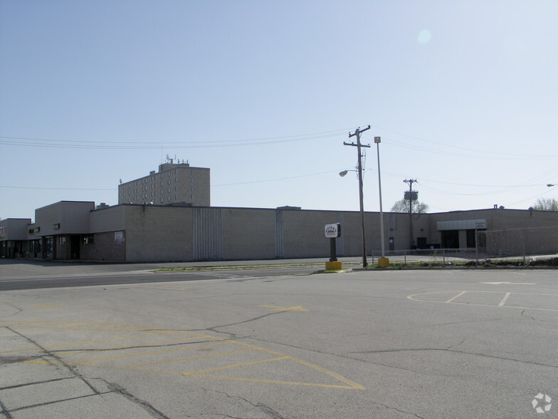 1000-1006 1st Ave, Rock Falls, IL for lease - Building Photo - Image 3 of 6