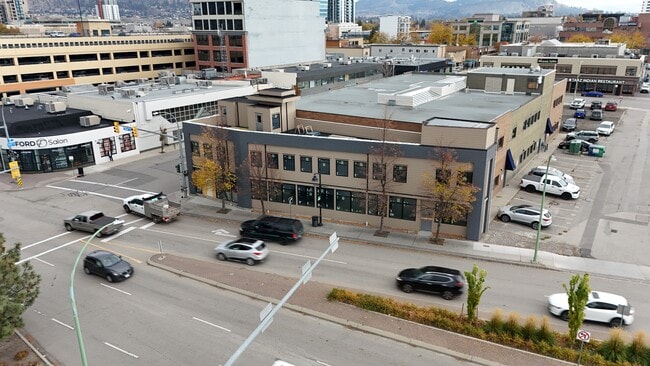 Plus de détails pour 1659 Water St, Kelowna, BC - Commerce de détail à vendre