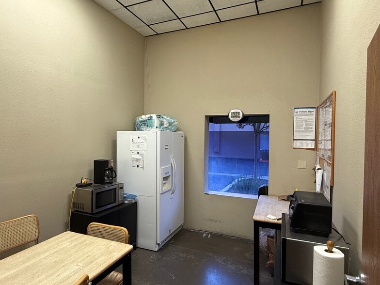 3275-3281 Grande Vista Dr, Newbury Park, CA à louer - Photo du bâtiment - Image 3 de 13