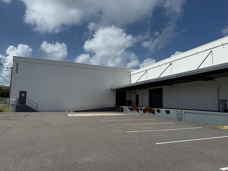 5201 S West Shore Blvd, Tampa, FL à louer - Photo du bâtiment - Image 2 de 28