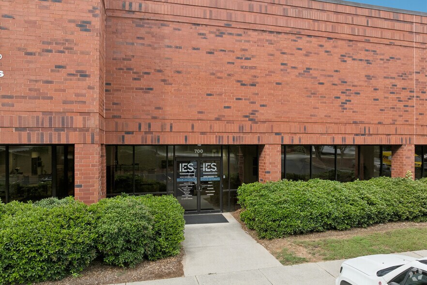 305 Shawnee North Dr, Suwanee, GA à louer - Photo du bâtiment - Image 3 de 8