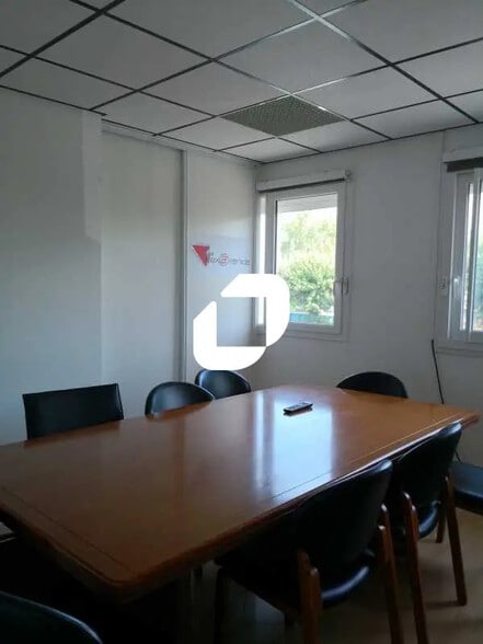 Office in Lisses for lease - Interior Photo - Image 2 of 4