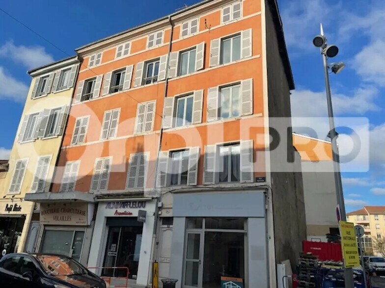 Retail in Villefranche-sur-Saône for sale - Building Photo - Image 1 of 4