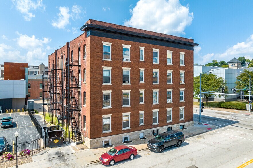 401 W 4th St, Davenport, IA à vendre - Photo du bâtiment - Image 3 de 4