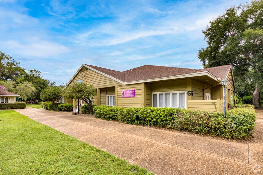 5045-5049 Ringwood Mdws, Sarasota, FL for lease - Primary Photo - Image 1 of 9