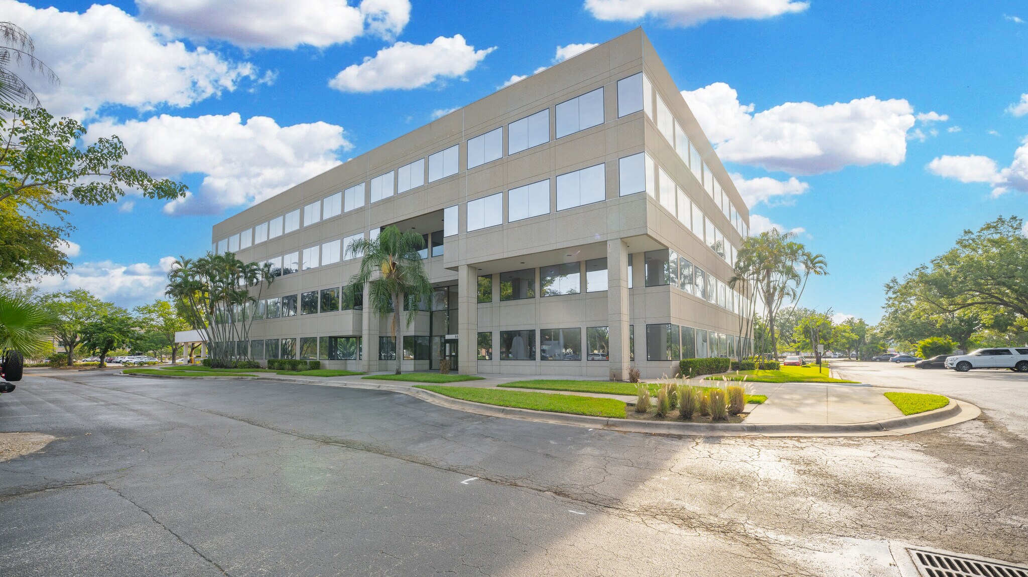 4415 Metro Pky, Fort Myers, FL à louer Photo du bâtiment- Image 1 de 19