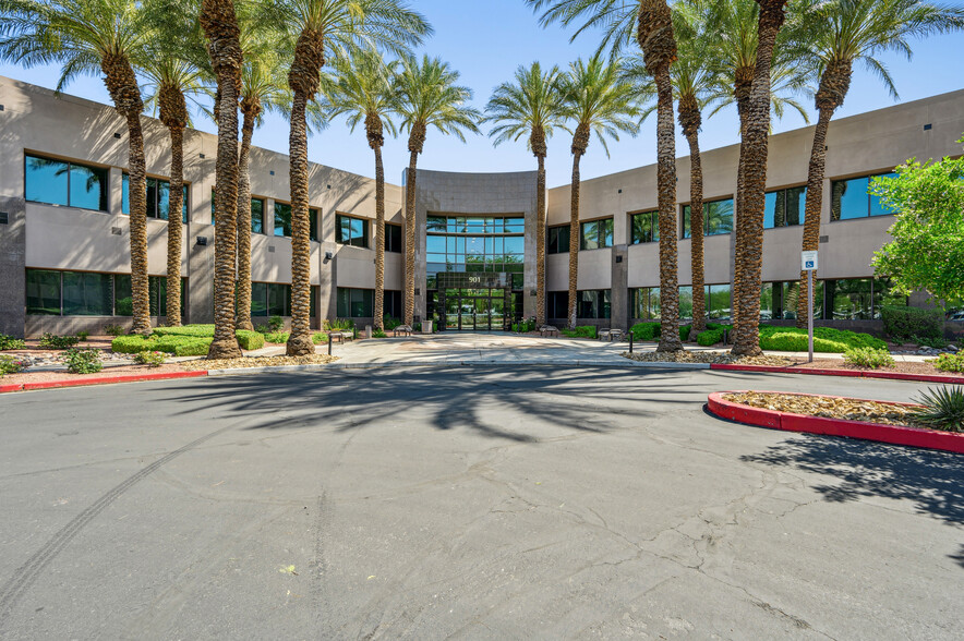 901 N Green Valley Pky, Henderson, NV à louer - Photo du bâtiment - Image 1 de 12