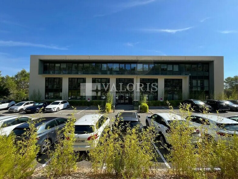 Office in Aix-en-Provence for lease - Building Photo - Image 1 of 18