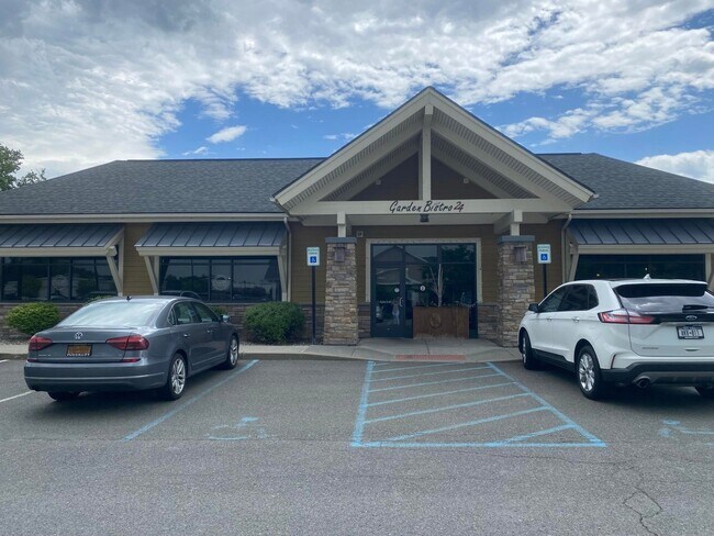 Plus de détails pour 5 Vista Blvd, Slingerlands, NY - Commerce de détail à vendre