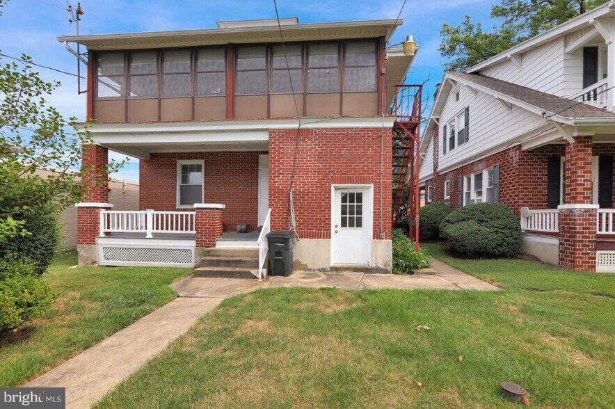 221 E Lancaster Ave, Shillington, PA à louer - Photo du bâtiment - Image 3 de 13