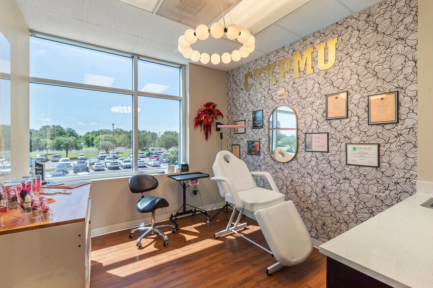 3201 University Dr E, Bryan, TX à louer - Photo du bâtiment - Image 2 de 19