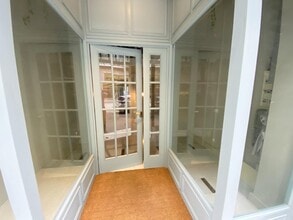 Retail in Barcelona, Barcelona for lease Interior Photo- Image 1 of 14