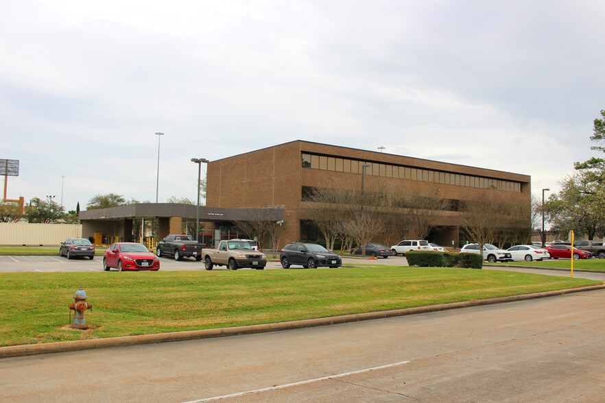 15000 Northwest Fwy, Houston, TX for sale - Primary Photo - Image 1 of 1