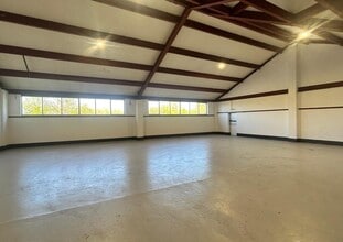 25 Knowl Piece, Hitchin for lease Interior Photo- Image 2 of 4