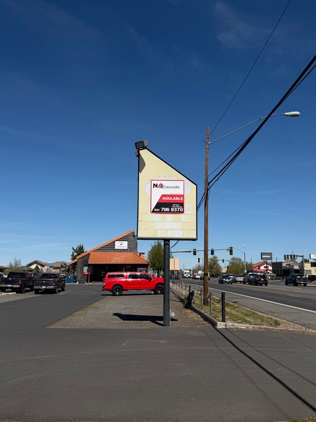 More details for 1465 S Highway 97, Redmond, OR - Retail for Lease